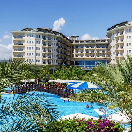 穆卡尔纳斯spa度假酒店 5* 欧库卡拉