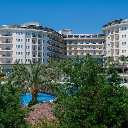 穆卡尔纳斯spa度假酒店 5* 欧库卡拉