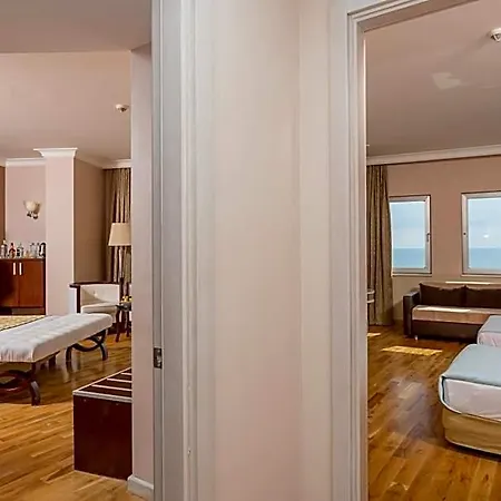 موكارناس ريزورت آند سبا 5*