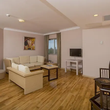 穆卡尔纳斯spa度假酒店 5* 欧库卡拉