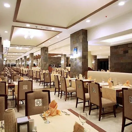 موكارناس ريزورت آند سبا منتجع 5*