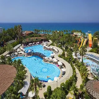 موكارناس ريزورت آند سبا 5*