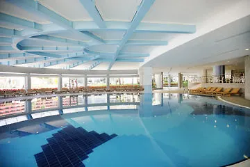 موكارناس ريزورت آند سبا 5*