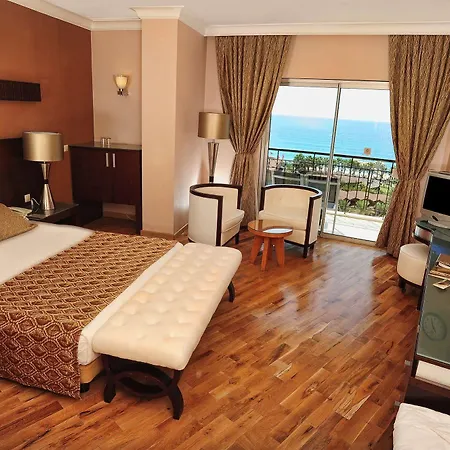 موكارناس ريزورت آند سبا 5* أوكورجالر